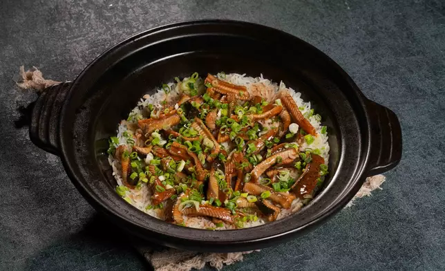 配上海鮮食材如：大蝦、黃鱔、龍躉的單、雙、三拼自選模式，讓這份經典美味注入獨一無二的個人風格。