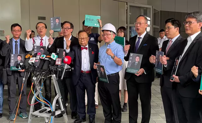 霍偉棟報名。巴士的報記者說