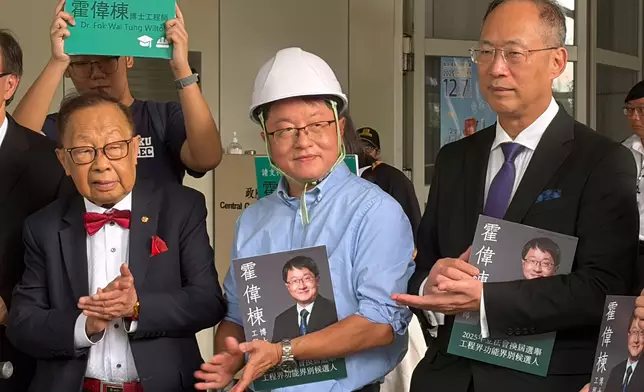 霍偉棟報名。巴士的報記者說