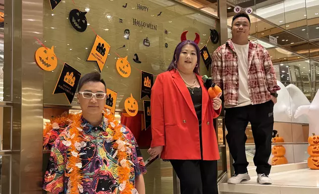 李泇霖聯同李振鵬和張家豪在石硤尾老字號酒樓多彩皇宮舉行「哈囉喂懷舊金曲大派對」。