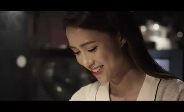 Tiffany更親自下廚煎韓牛扒張振朗。