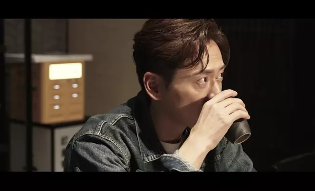 Tiffany更親自下廚煎韓牛扒張振朗。