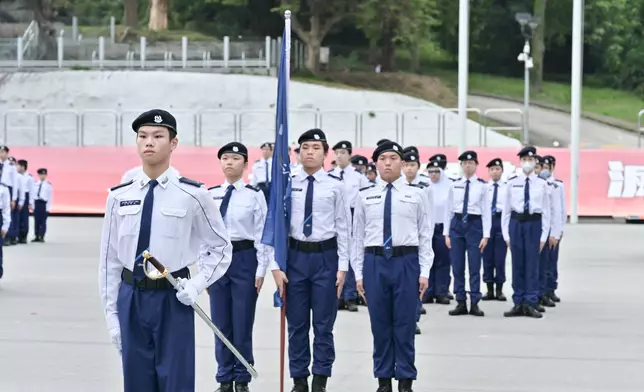 少訊會員林梓𤋮（左一）首次擔任會操指揮員。