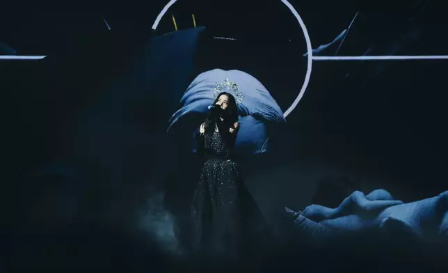 Solar頭戴皇冠出場。 主辦單位提供圖片