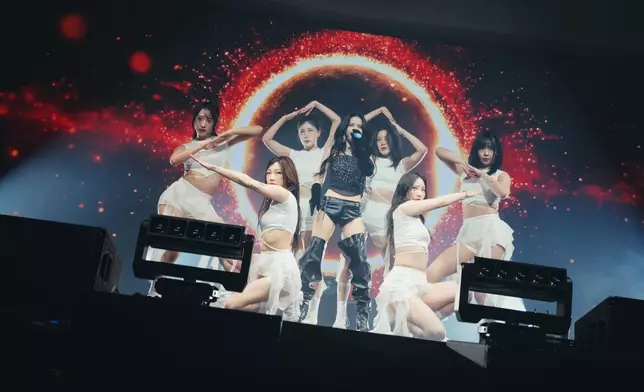 Solar之後再一連表演多首歌曲。 主辦單位提供圖片