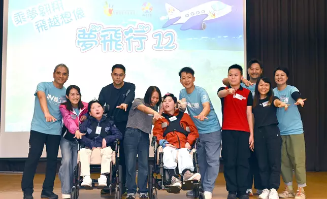 三位愛心大使陪同去年參加「夢飛行」計劃的小天使於啟航禮上分享成為「天使家庭」的心路歷程，鼓勵小天使家庭勇敢追夢、珍惜同行。