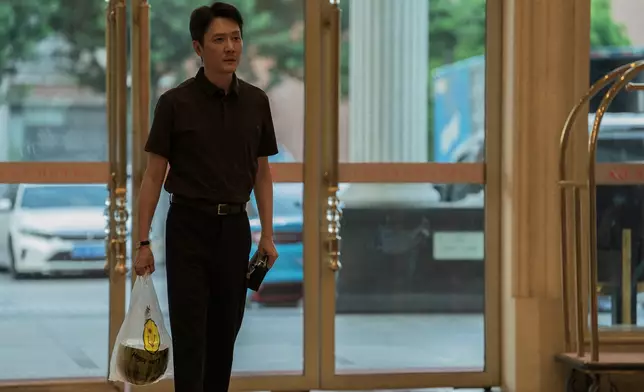 馮紹峰飾演其峰