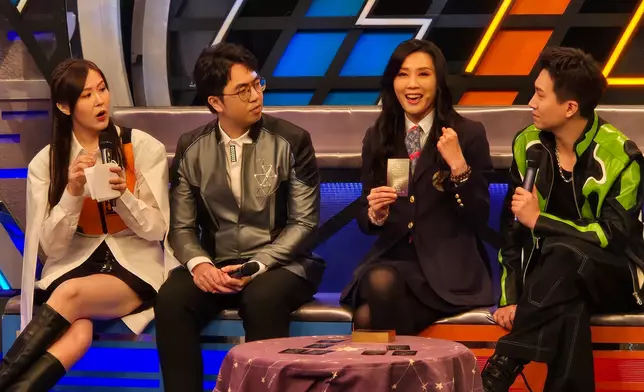 前晚裸泳以塔羅牌準確預測4強賽果。