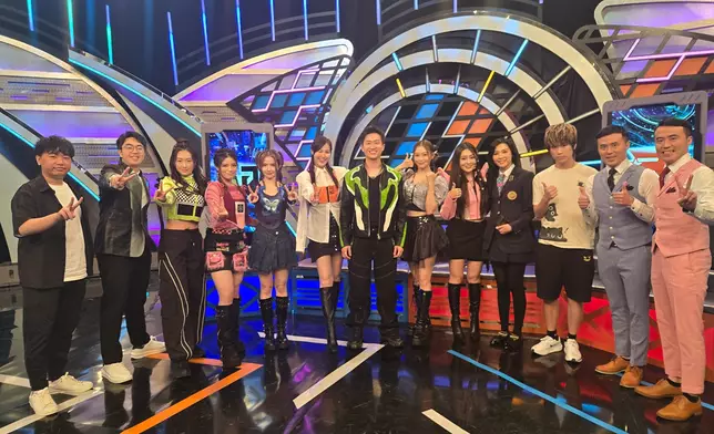 前晚裸泳以塔羅牌準確預測4強賽果。