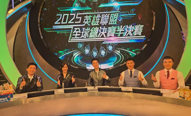 （左起）主持曾展望、劉佩玥、電競評述員老星及德萊兄弟。