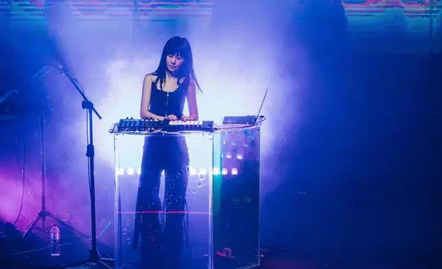 展現電子音樂演出。