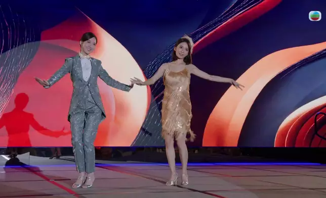 星妤同何依婷呢場舞，無論美感、動感同默契度，都係一百分。