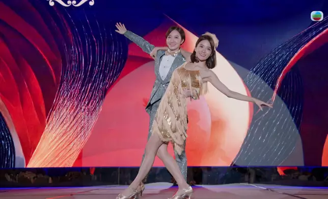 依婷呢啲動作會扶到星妤好實，真係好Sweet。