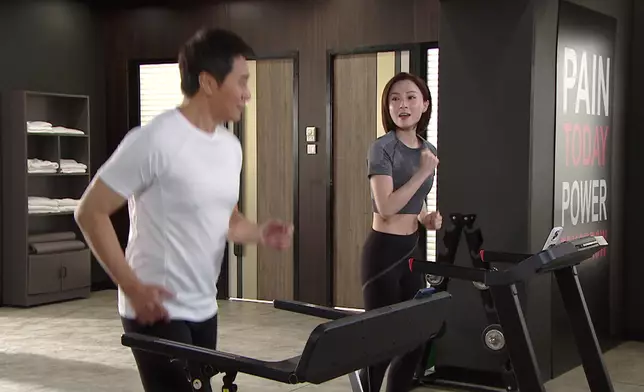 呢個場口另一個值得留意嘅地方，係兩位主角就算做住運動，都依然講對白講到好順，證明兩個平時都係運動人。