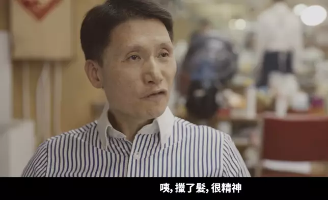 胡偉軍要求要「擸髮」（立法）。海關FB影片截圖