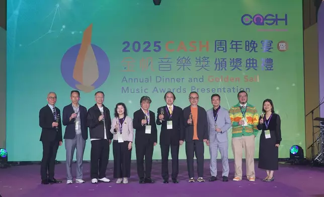 （左至右）聯席總經理韋正禮、理事何志恩、理事朱國英、理事伍惠芳、理事梅廣釗博士、CASH 主席陳永華教授、理事陳少琪、理事李肇斌、理事陳詠謙、聯席總經理陳家欣。