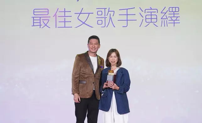 「最佳女歌手演繹」由 Marf邱彥筒憑《To'pA'ti》奪得，Music Nation的Nicole Ng代表上台領獎。