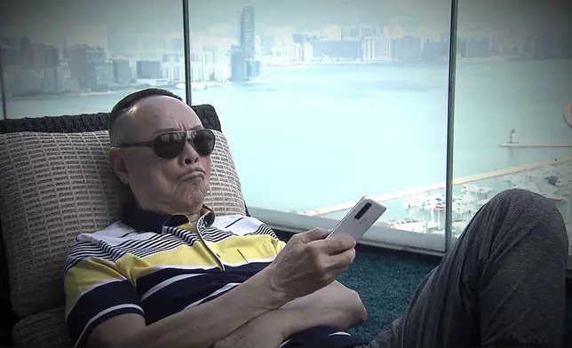 樊亦敏爆鏡頭後的羅樂林見到自己著泳衣，面都紅晒！