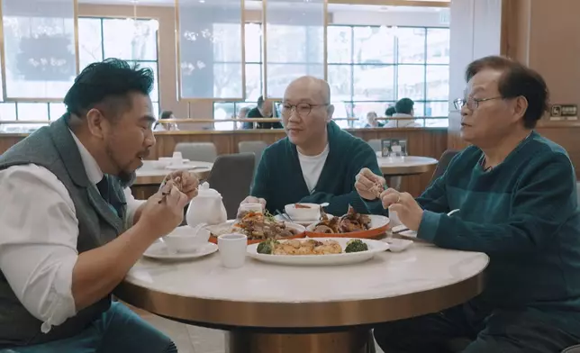 主理人強哥及練先生接手店舖之初經歷沙士。