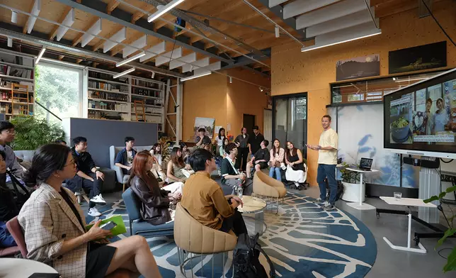 參加者在阿姆斯特丹科學園 Startup Village，與當地綠色科技企業創辦人對話，並獲專家指導，為日後拓展歐洲市場鋪路。