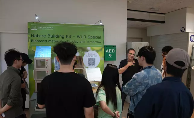 在農業科研領先的瓦赫寧恩大學，參加者與其團隊交流應對糧食危機的創新方案。