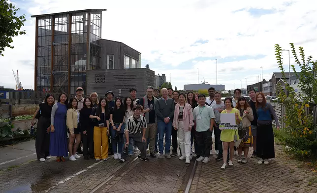 荷蘭考察團參觀全球首座漂浮農場，認識城市農業如何實現飼料、能源與養分的綠色循環。