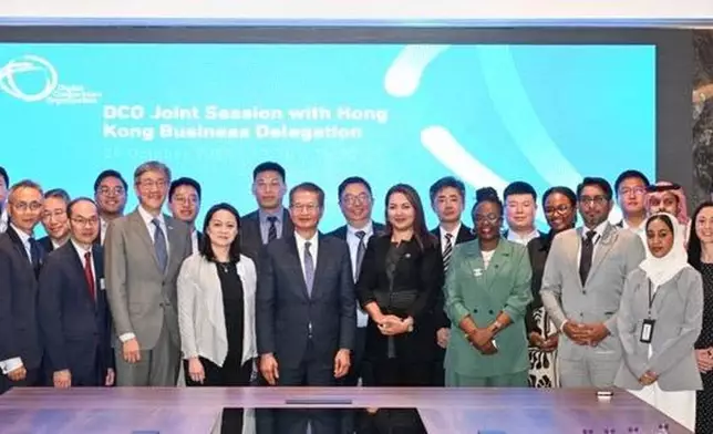 代表團出席FII9 外，亦與當地商會及機構會晤，包括沙特國家銀行（Saudi National Bank）、Digital Cooperation Organization，以及參觀創科基地The Garage，了解當地創科生態。HKSTP圖片