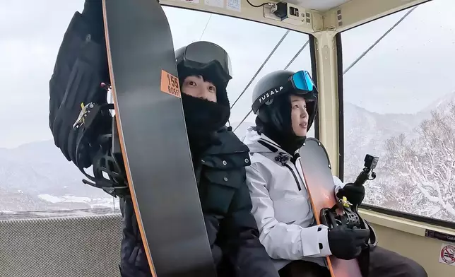 二人在第一季也有去滑雪。Disney+提供圖片