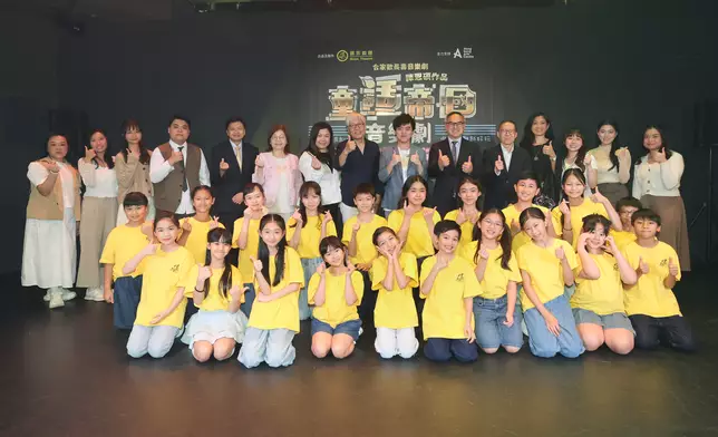 20位兒童演員均是早前參加爆炸戲棚「兒童音樂劇培訓課程」後，由陳恩碩從接近100位小朋友中親自挑選、脫穎而出的精英，目前為Boom Theatre Junior團員。