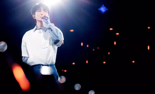 《AIA友邦呈獻周深2025「深深的」巡迴演唱會-香港站· 跨年紀念場》11月19日中銀銀聯信用卡優先訂票，11月21日公開發售。