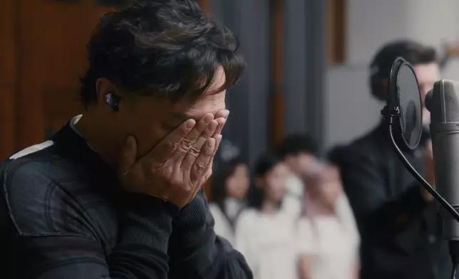 Eason於錄音現場淚崩。