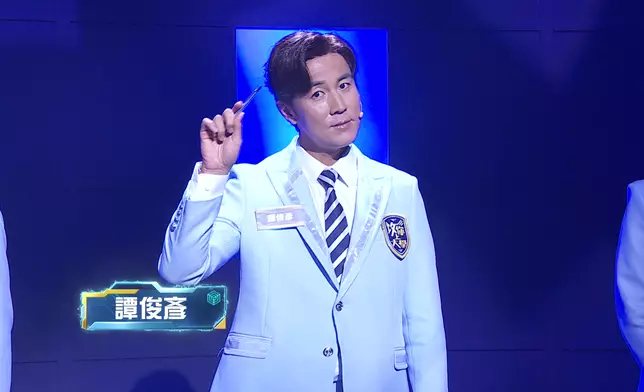 昨晚一集有「校花校草」10位「同學仔」除齊齊以校服亮相。