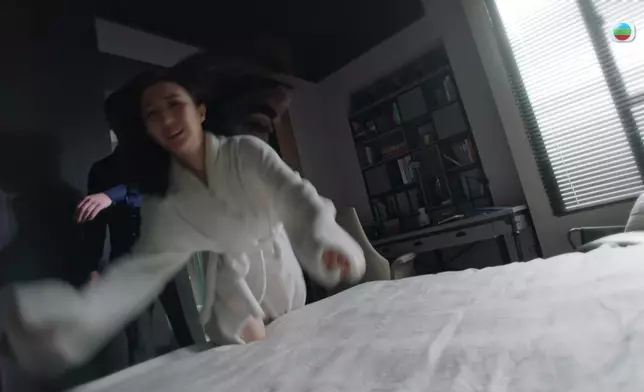 羅子溢獲封「床戲專業戶」。