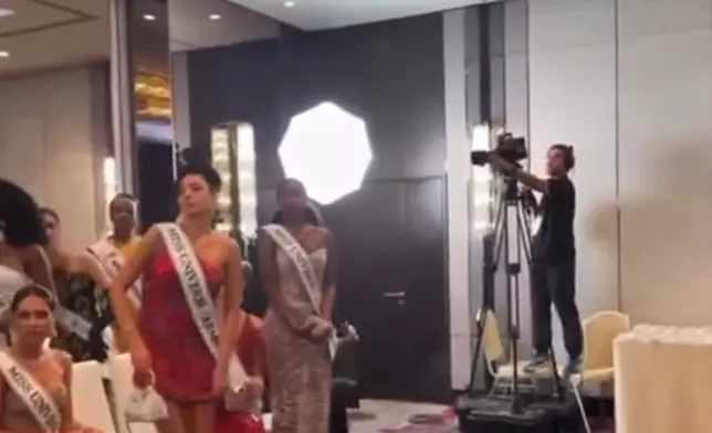 多位選手起身聲援