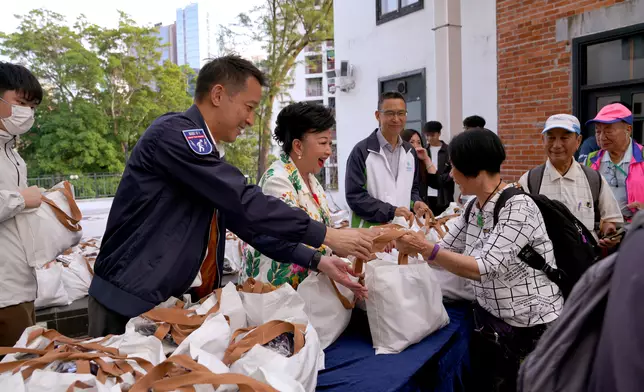 警務處商業罪案調查科反詐騙協調中心聯同中國移動香港舉辦「健康樂齡反詐講座」，為警方11月展開的「健康樂齡反詐月」一系列宣傳活動打響頭炮。