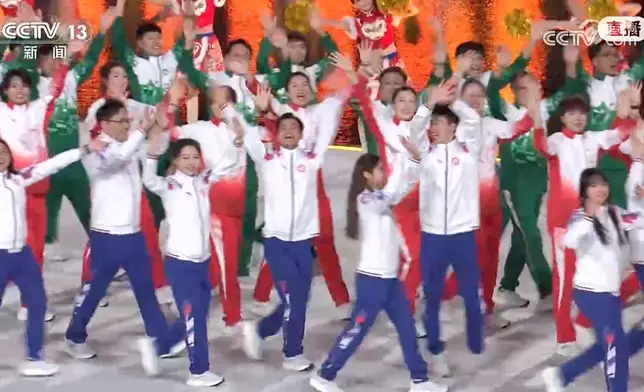 粵港澳代表團壓軸一同進場。央視截圖