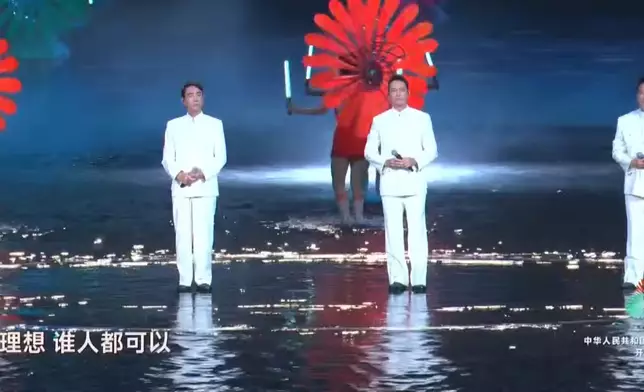 左起林曉峰、陳小春、謝天華、錢嘉樂。央視圖片