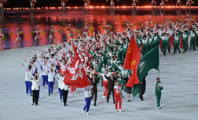 粵港澳代表團壓軸一同進場。央視截圖