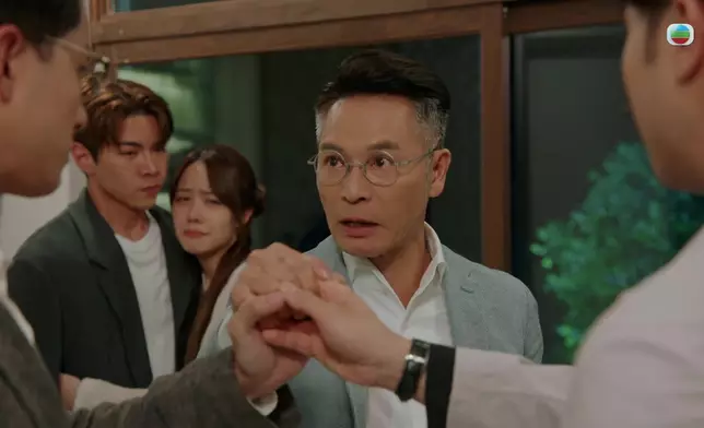 對住大仔同二仔，安仔平時雖然成日鬧佢哋，但眼神明顯其實以佢哋為榮。