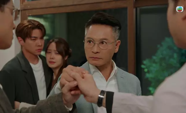 對住大仔同二仔，安仔平時雖然成日鬧佢哋，但眼神明顯其實以佢哋為榮。