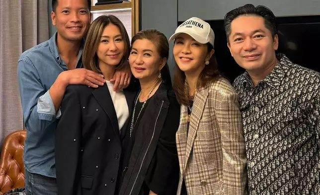 近日又與TVB高層樂易玲及胡曦文聚會。