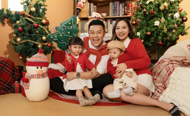 關曜儁一家四口