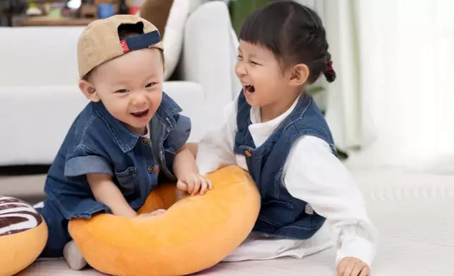 關曜儁一對仔女即將榮升哥哥姐姐。