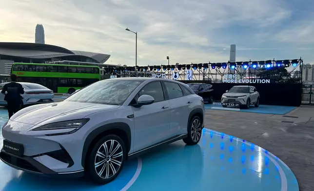 比亞迪在灣仔海濱舉辦大型免費戶外車展「比亞迪香港科技周」。巴士的報記者攝