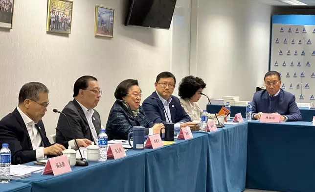 特首政策組拜訪再出發大聯盟，譚耀宗、譚惠珠、黃英豪、張志剛、陳振彬、同舟人基金方黃吉雯、一國兩制研究中心研究總監方舟等人出席。