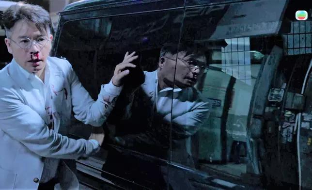 呢一幕，安仔嘅肢體演技好重要。