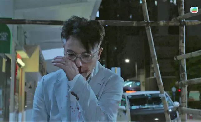 呢一幕，安仔嘅肢體演技好重要。