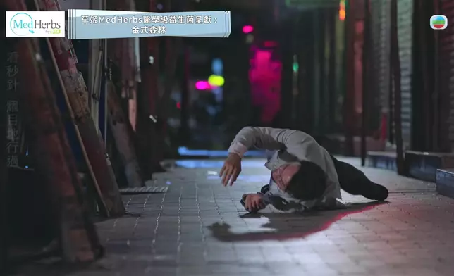 呢一幕，安仔嘅肢體演技好重要。