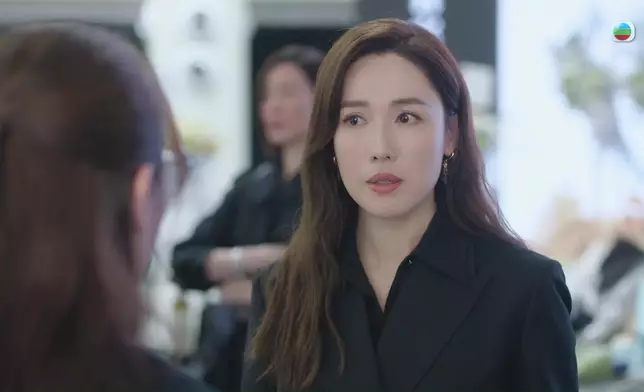 嚟到今季，四位「新聞Queen」由一支水幾個人飲、變成一支酒幾個人飲。