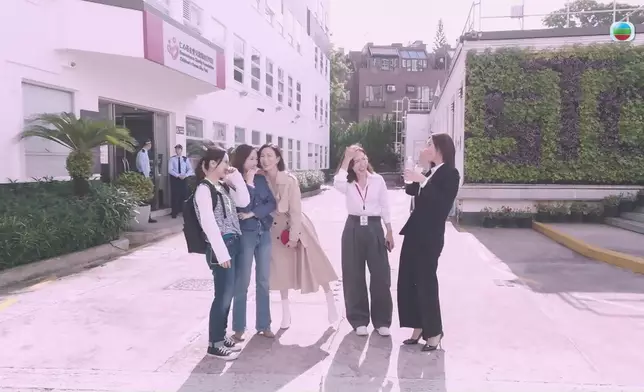 當年飲水名場面。